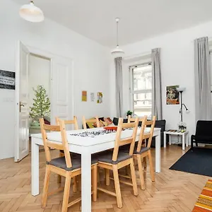 https://bright-spacious-apartment-in-the-historic-centre.praguehotelsweb.com